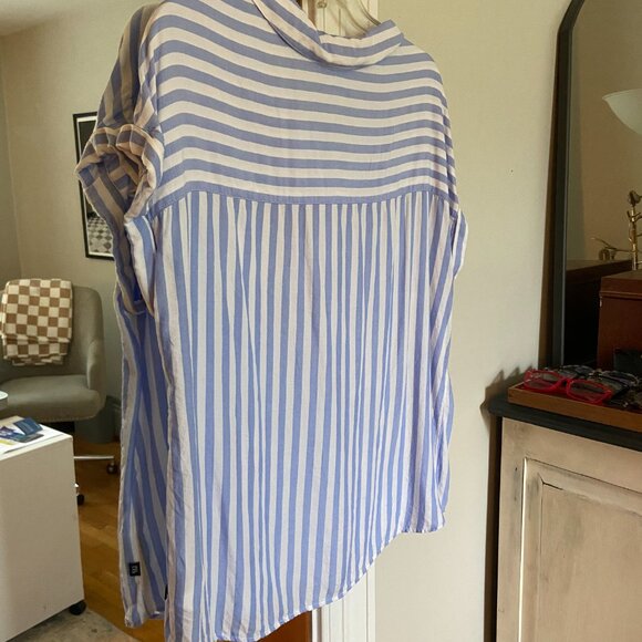 GAP Short-sleeved Striped Collared Blouse in Blue & White [L] - Picture 4 of 5